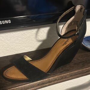 Seychelles wedge sandals 3.5/4” heel ankle strap. EUC Size 9